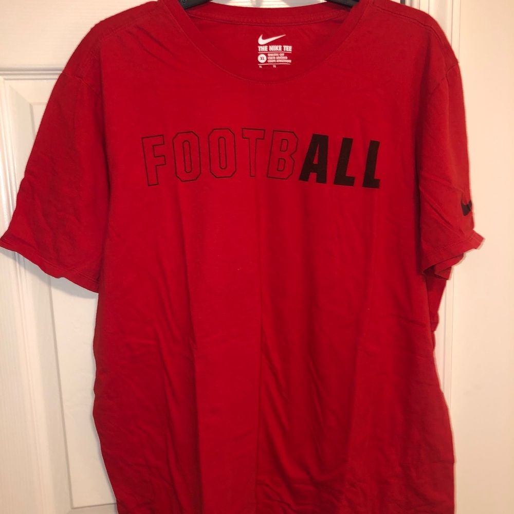 Nike 🏈 T shirt‼️BOGO‼️